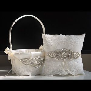 1 flower girl baskets